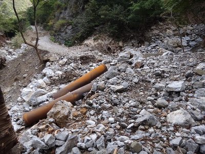 DSC01128.jpg (199.19 KiB) 閲覧された回数 5385 回 いたるところが崩落している