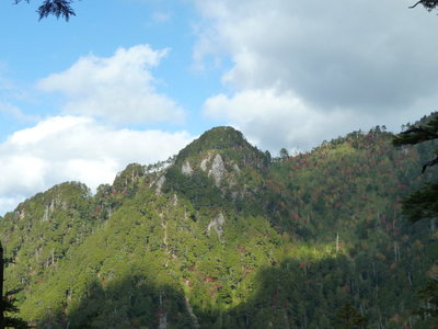 鶏岩の岩峰