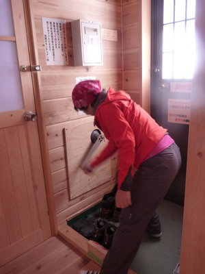 バイオトイレは力が要ります