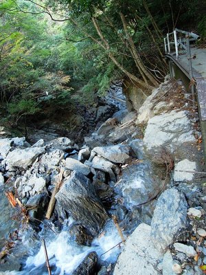 滝を土砂が埋めってしまった。