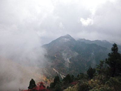 ● 霊気の踊りかな、見てても楽しい雲の流れ。