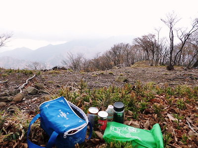 ● 風も当たらない好い所ですよ、眺めもいいし誰でもこれますワン。