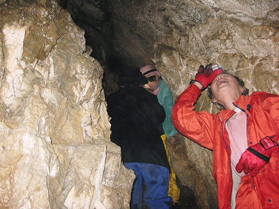 〇 内部はパワースポット宝石が光るよ