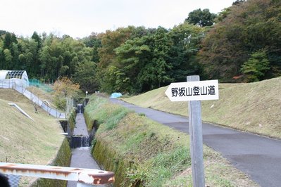 野坂山登山道 案内プレート