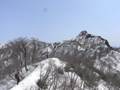 積雪期の冠山(雪の少ない年です)