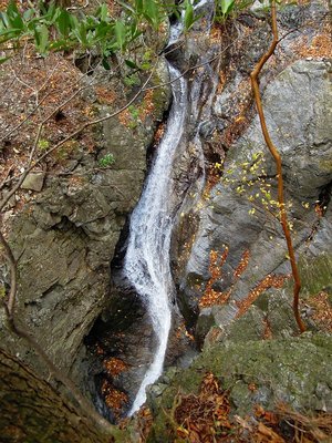 モジマイ滝、上段。