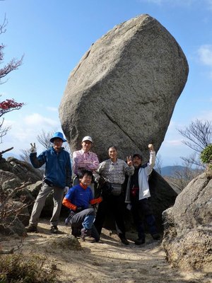 P1000444.JPG (197.59 KiB) 閲覧された回数 7548 回 仙ノ石で記念撮影する5人衆