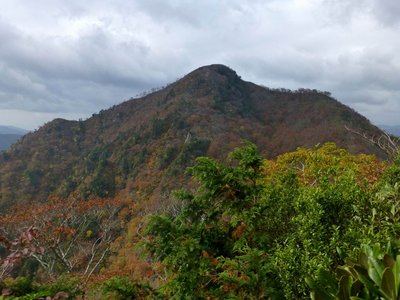 P1000024.JPG (217.08 KiB) 閲覧された回数 8990 回 小蕎麦粒の肩から蕎麦粒山を望む