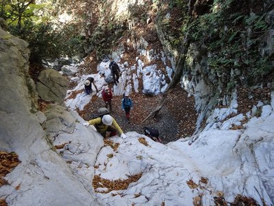 DSC01223.jpg (198.45 KiB) 閲覧された回数 6772 回 石灰岩の谷