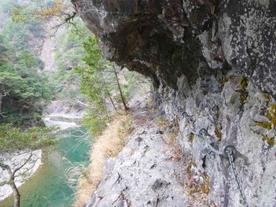 P1010183_1.jpg (244.43 KiB) 閲覧された回数 2516 回 黒部の下の廊下をほうふつとさせる道