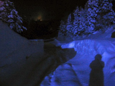 ●満天湯は深い雪だ。