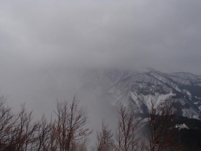 PC160876_640.jpg (28.94 KiB) 閲覧された回数 4496 回 スキージャムのある法恩寺山方向。