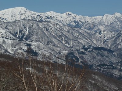 仙人岩を越えたいけど、雪割れが激しそう・・・