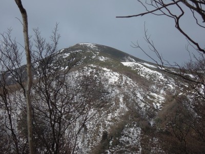 DSCN1069.jpg (371.05 KiB) 閲覧された回数 3744 回 竜ヶ岳にはまだ雪がある