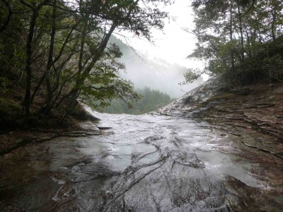 P1010373_1.jpg (276.3 KiB) 閲覧された回数 4723 回 三ノ滝の落ち口とナメ