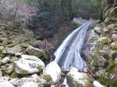 8m斜滝（右岸を巻く）