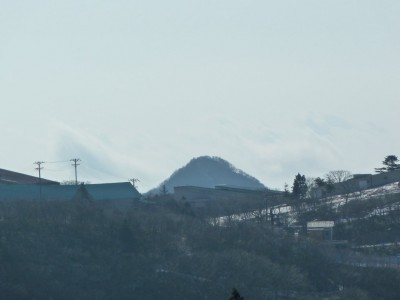 御在所にポッカリ浮かんだ鎌