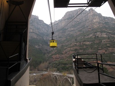 IMG_4484-s.JPG (95.46 KiB) 閲覧された回数 5597 回 黄色いゴンドラが降りてきた