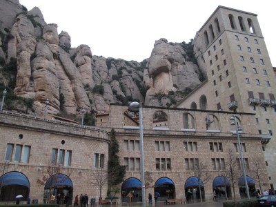 IMG_4504-s.JPG (123.72 KiB) 閲覧された回数 5603 回 岩山と教会が一体化した空間はいかにもヨーロッパ的