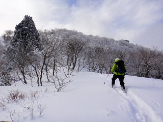 西尾根はトレース無し