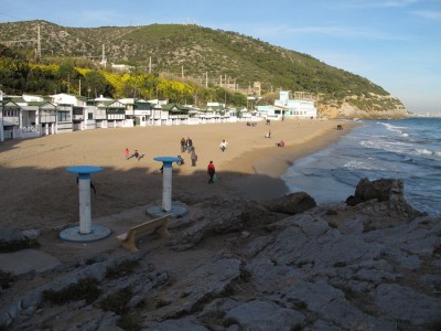 地中海へ向かって大放水なんて計画もありましたが、予想外に人が多くて断念（ガラフ海岸にて）