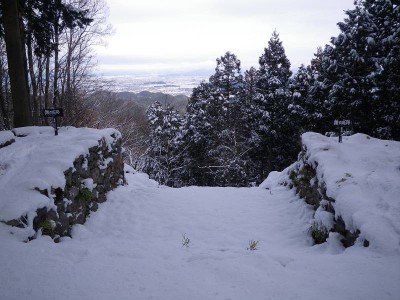 IMGP4513.JPG (81.61 KiB) 閲覧された回数 5662 回 鎌刃城跡の石段