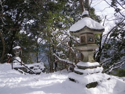 IMGP4580.JPG (129.45 KiB) 閲覧された回数 5662 回 松尾寺跡の灯籠