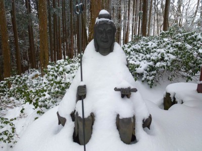 行者コバの役行者（寒そうです）