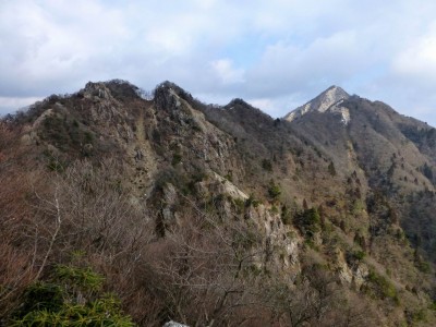 P1010930.JPG (225.89 KiB) 閲覧された回数 8841 回 衝立岩と鎌ヶ岳