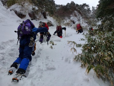 雪のある藤内沢の山行