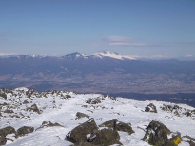 P1010729_1.jpg (212.09 KiB) 閲覧された回数 3805 回 蓼科山から見た浅間山と上州の山々