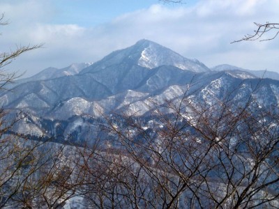 P1090491.JPG (298.85 KiB) 閲覧された回数 5474 回 「奥美濃の槍ヶ岳」と呼ばれる蕎麦粒山