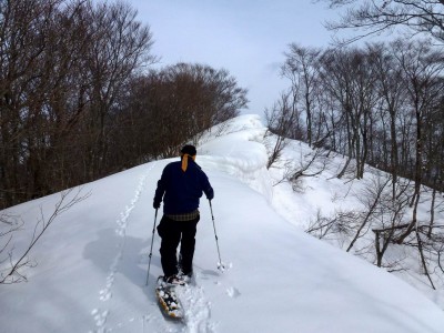 猫ヶ洞手前の雪庇