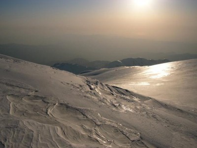 私も変わった雰囲気のモノを、これも白山です。