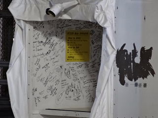 パイロット・クルー達のサイン