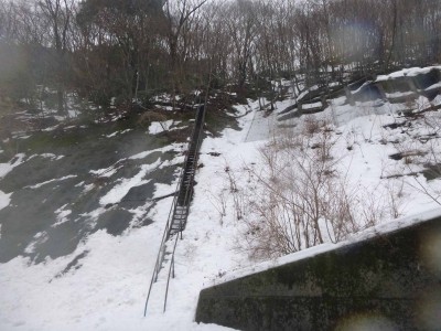 P1010868_1.jpg (342.96 KiB) 閲覧された回数 4463 回 コグルミ谷右岸尾根への鉄梯子