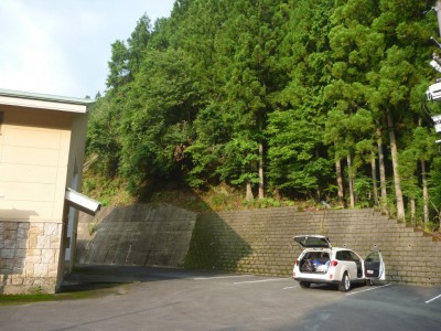 この左奥にトイレがあります