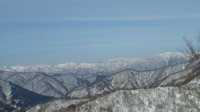 右の高いのが能郷白山、その左の右が銀杏峰、左が部子山