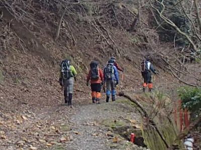 健脚揃いの５人の後姿