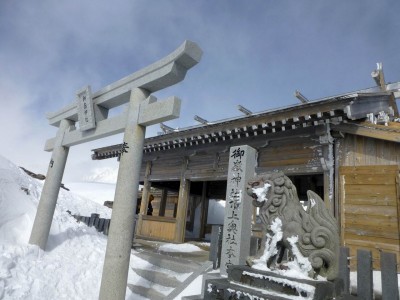 王滝山頂の御嶽神社奥社本宮