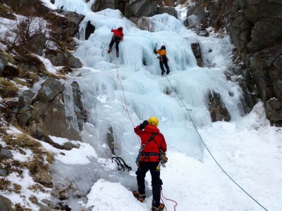 第三ルンゼでアイスクライミング