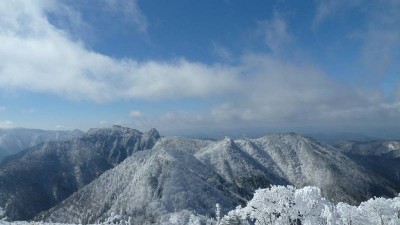 P1110424_1.JPG (37.67 KiB) 閲覧された回数 5066 回 稲村ヶ岳と大日山(山日和さん提供)