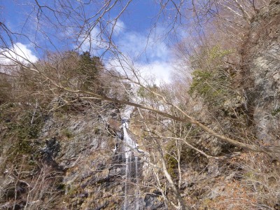 13 02 16_5909.jpg (792.45 KiB) 閲覧された回数 6087 回 奥峰滝(不動滝)から青空を望む