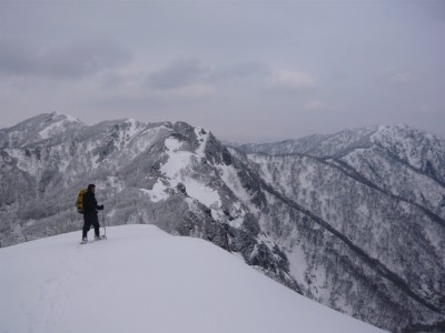 P1100968_2_1.JPG (121.93 KiB) 閲覧された回数 12039 回 夜叉ヶ丸から望む三周ヶ岳と高丸