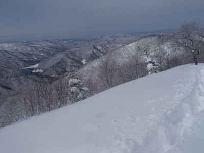 意外なほどの新雪に手間取りました。