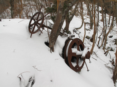 ウインチの残骸