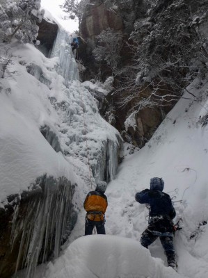 P1010073.JPG (135.92 KiB) 閲覧された回数 3696 回 大黒滝でアイスクライミング