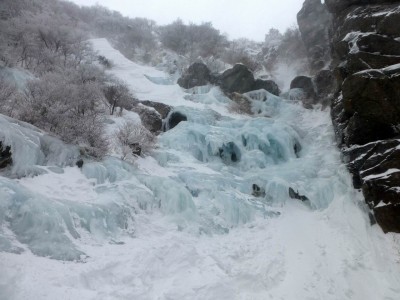 P1010115.JPG (179.24 KiB) 閲覧された回数 3696 回 藤内沢第三ルンゼは人影もない