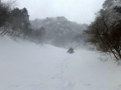 P1010121.JPG (123.23 KiB) 閲覧された回数 3716 回 藤内沢を下る