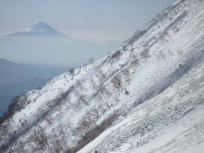 P1060699.jpg (125.29 KiB) 閲覧された回数 9032 回 赤岳斜面と富士山